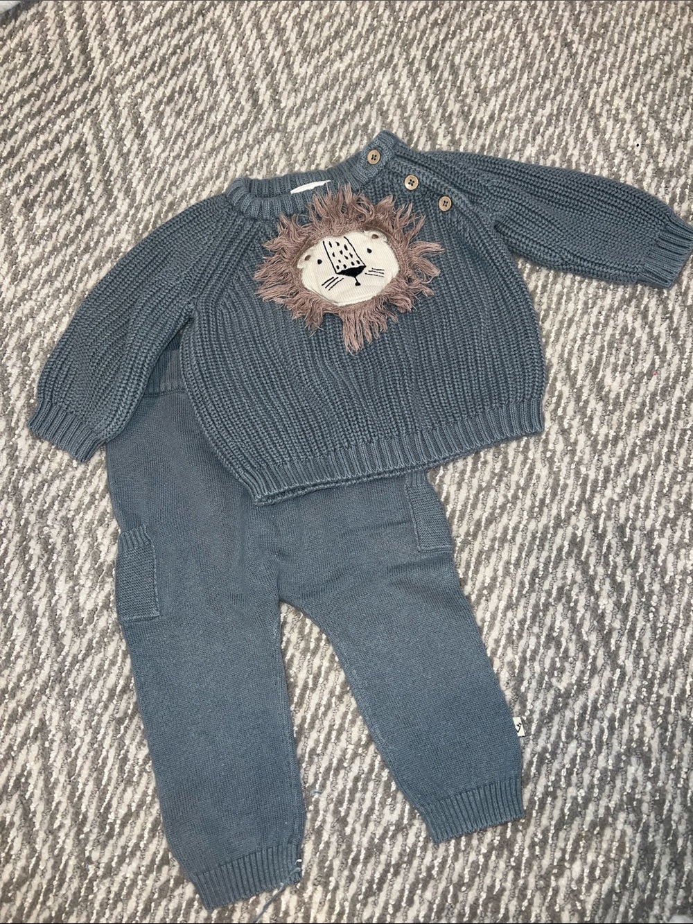 Viverano Knit Lion Patch Baby sweater and jogger Set